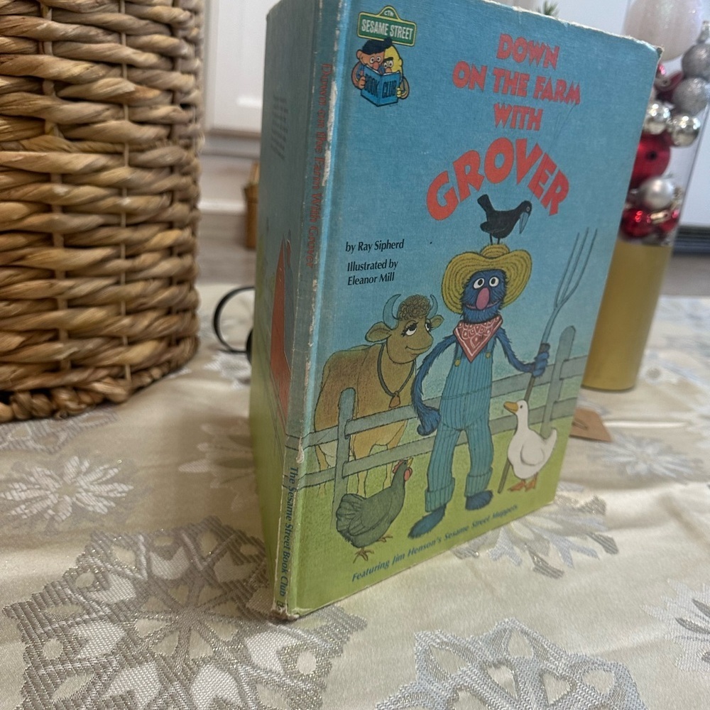 Down on the Farm with Grover Book - Picture 6 of 12